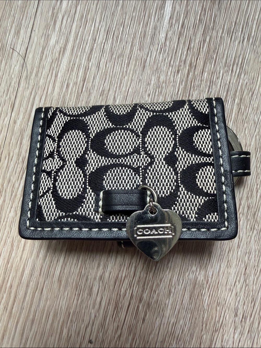 Coach Picture Frame Keychain - Picture 6 of 6